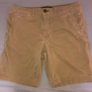 American Eagle Kaki Shorts size 34